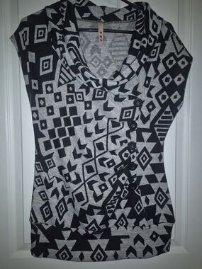 Source Unknown Black & Gray Geometric Cowl Neck Tunic